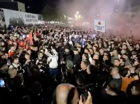 Protesta kundër vendimit të Gjykatës së Hagës