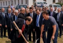 Katedralja e Prishtinës dhe Ibrahim Rugova Ibrahim Rugova vë gurethemelin e Katedrales