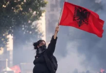 Shqipëria e revoltuar Gruaja shtatzënë në protestë