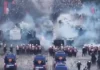 PROTESTAT Policia - luftë me protestuesit